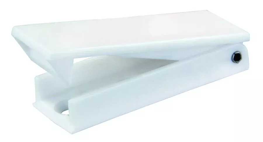 BAGGAGE DOOR CATCH